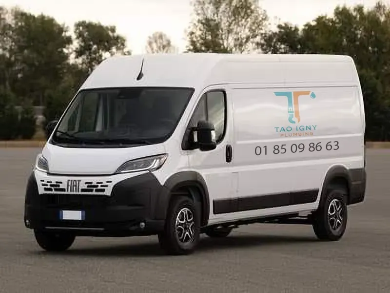 Camionnette d'intervention de Tao Plombier en tournée à Igny et dans le sud de l'Essonne